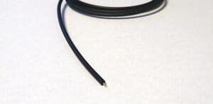 A FiOps039-PMR - Black wire on a white surface.